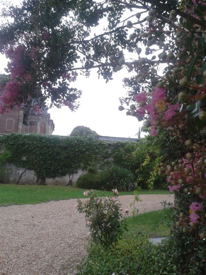Hotel Au Chateau Blanc Saint-Aubin-lès-Elbeuf Exteriör bild