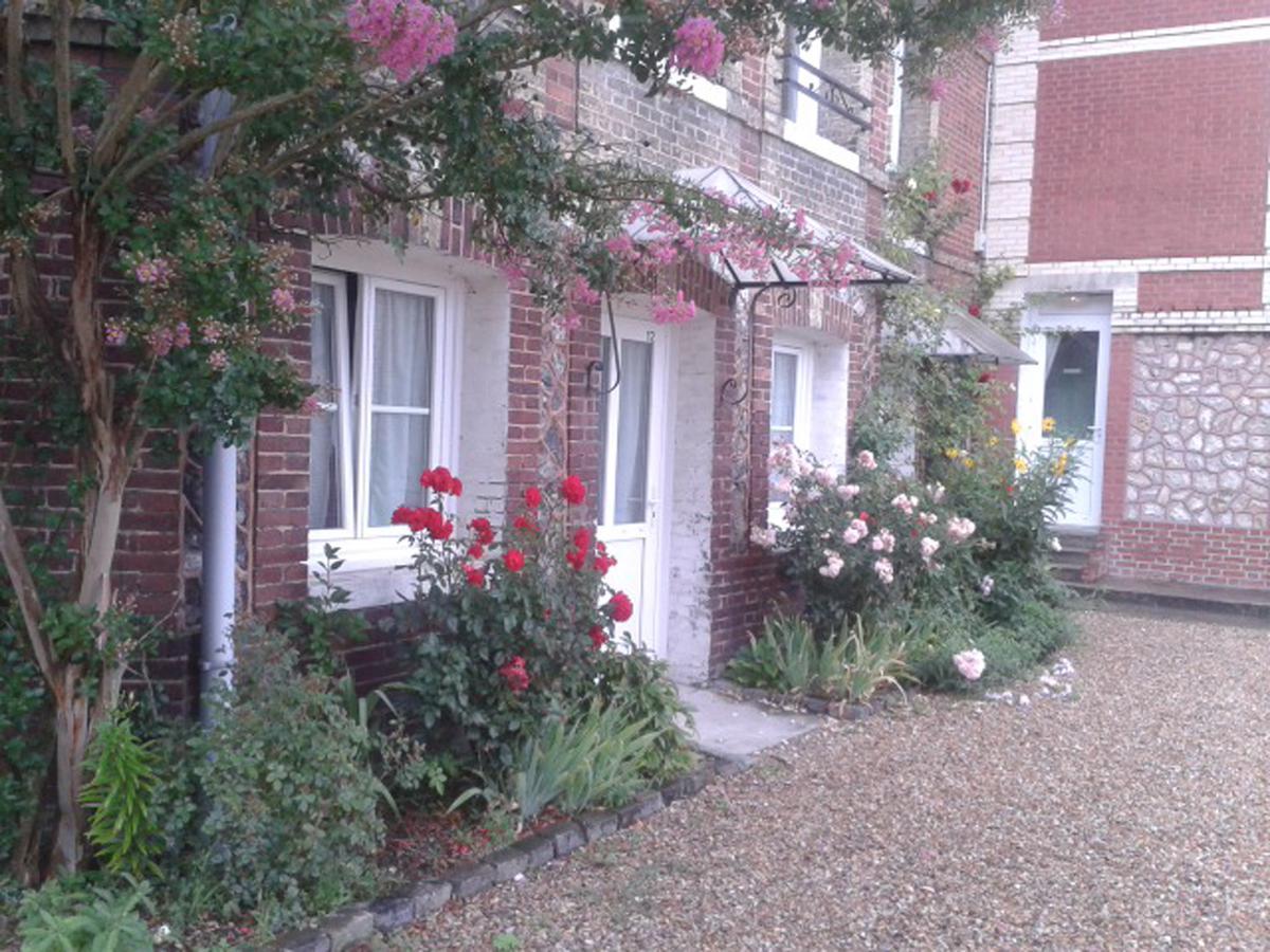 Hotel Au Chateau Blanc Saint-Aubin-lès-Elbeuf Exteriör bild