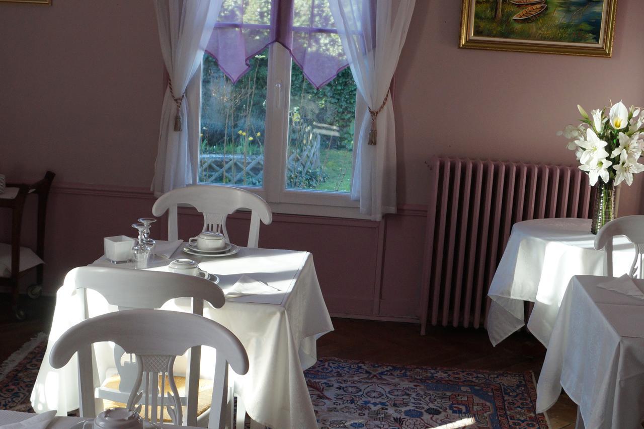 Hotel Au Chateau Blanc Saint-Aubin-lès-Elbeuf Exteriör bild